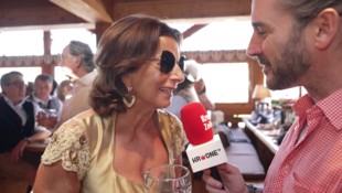 „Life is a Party“: Reality-TV-Ikone Claudia Obert im krone.tv-Interview beim 191. Münchner ...