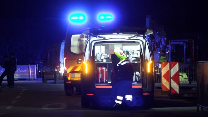 Die Verletzten wurden von den Rettungskräften nach der Erstversorgung auf die Spitäler Bregenz ...