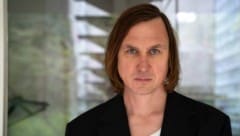 Neben seiner Schauspielkarriere beschäftigt sich Lars Eidinger intensiv mit Musik, Literatur und ...