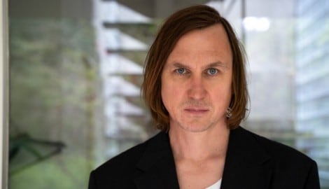 Neben seiner Schauspielkarriere beschäftigt sich Lars Eidinger intensiv mit Musik, Literatur und ...