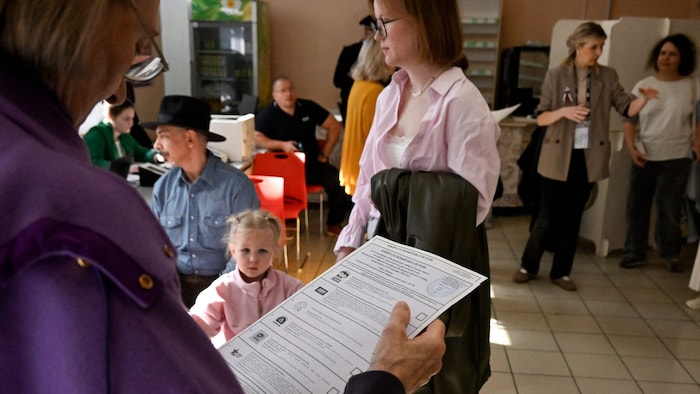 Die Bevölkerung konnte nur regierungstreuen Parteien ihre Stimme geben, die anderen wurden gar ...