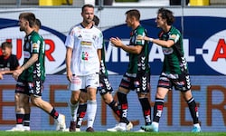 Bedröppelte Gesichter bei den WAC-Kickern, großer Jubel bei den Rieder Wikingern …