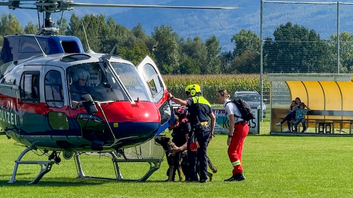 Heli-„Freiflüge“ auch für die Spürhunde.