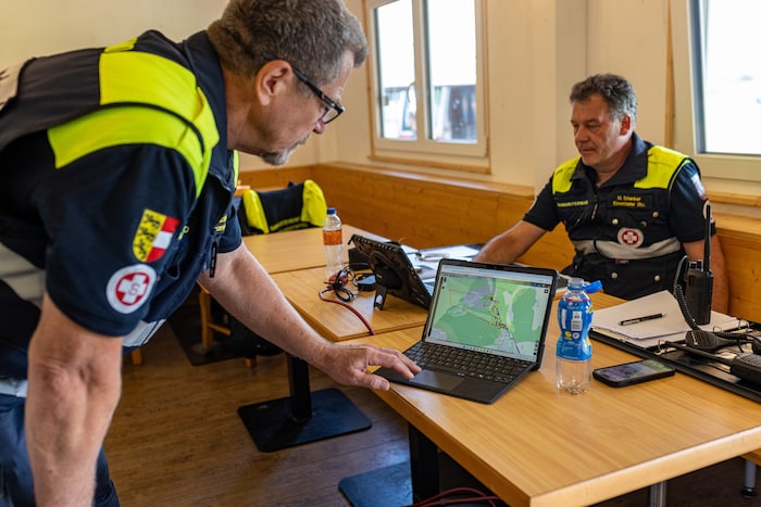 Hochbetrieb in der Einsatzzentrale.