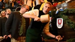 Den traditionellen Bieranstich am Samstag meisterte Münchens Oberbürgermeister mit Bravour, am ...