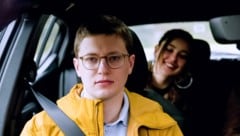 Kabarettist Christoph Fritz erlebt als Fahrlehrer Florian in der Miniserie „2HOT2DRIVE“ allerlei ...