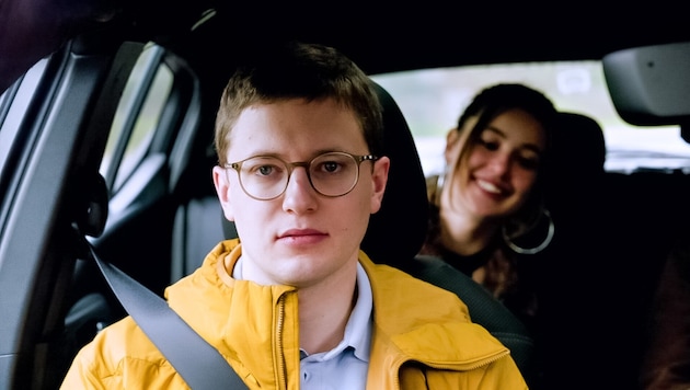 Kabarettist Christoph Fritz erlebt als Fahrlehrer Florian in der Miniserie „2HOT2DRIVE“ allerlei ...