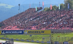 Selbst auf der Red-Bull-Tribüne blieben viele Plätze frei