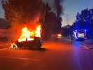 Als die Feuerwehr eintraf, standen die Autos bereits in Vollbrand. 