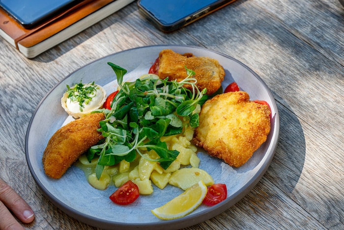 Im „Triangel“ gab es für Hans Scharfetter gebackenen Fisch mit Kartoffeln und Vogerlsalat.