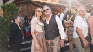 Gut gelaunt in Tracht: Schlagerbarbie Melissa Naschenweng und TV-Persönlichkeit Uwe ...