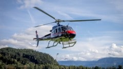 Die Bergung aus dem steilen Gelände wurde von der Besatzung des Polizeihubschraubers „Libelle“ ...