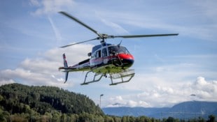 Die Bergung aus dem steilen Gelände wurde von der Besatzung des Polizeihubschraubers „Libelle“ ...