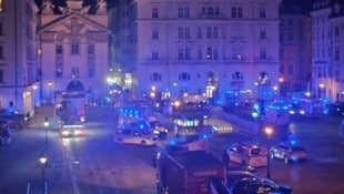 Blaulichtmeer Sonntagnacht mitten in der Wiener Innenstadt