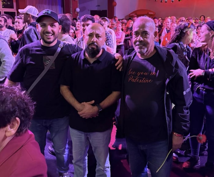 Der Linke-Bundestagsabgeorndete Ferat Koçak (m.) mit dem Hamas-Sympathisanten Ibrahim Ibrahim ...