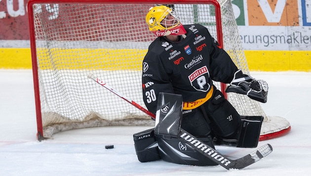 An Keeper Alex Caffi lag es nicht, dass die Pioneers Vorarlberg nach den zwei Auftaktspielen ...