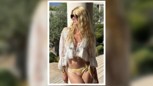 Schlank und schön wie vor 30 Jahren zeigt sich Supermodel Claudia Schiffer im Urlaub.