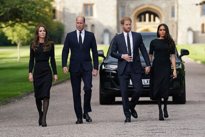 Die Prinzen Harry und William mit ihren Frauen Catherine und Meghan nach dem Tod von Queen ...