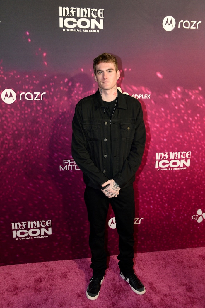 Im Jänner besuchte Presley noch die Premiere von Paris Hiltons Doku „Infinite Icon: A Visual ...