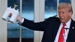 US-Präsident Donald Trump präsentierte kürzlich ein Modell des geplanten „Independence Arch“.