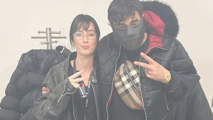 Haftbefehl mit neuer Maske: Hinter den Kulissen mit Designerin Mona Thomas.