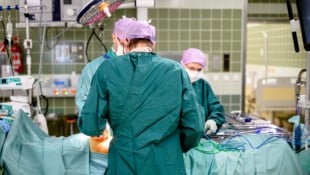 Intensivmediziner stehen wegen der nötigen Spezialisierung nicht in allen Kliniken bereit ...