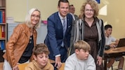 Fit am Computer – Direktorin Petra Schrott, Fritthum und Landesrätin Teschl-Hofmeister mit ...