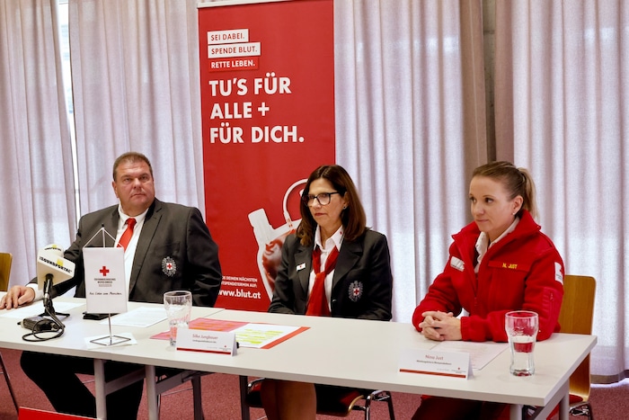 Michael Gruber, Silke Jungbauer und Nina Just (v.l.) stellten am Montag die neue Aktion vor.