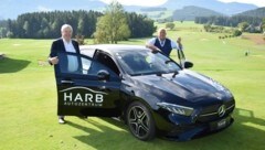 Josef Harb und Franz Steinbauer bei der feierlichen Übergabe.