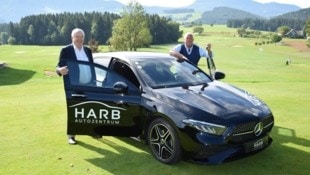 Josef Harb und Franz Steinbauer bei der feierlichen Übergabe.