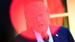 Donald Trump geht erneut gegen ihm missliebige Medien vor. Mehrere US-Sender reagieren nun mit ...
