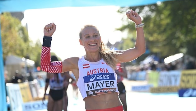 Julia Mayer jubelte bei der Straßenlauf-WM in Kopenhagen im Halbmarathon über einen ...
