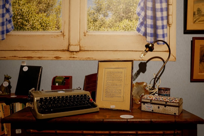 Auch die mechanische Olivetti-Schreibmaschine, auf der Bardot den zweiten Band ihrer Memoiren ...