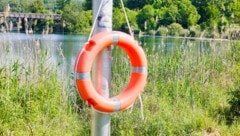 Bei Oberndorf an der Salzach wird nach einer mutmaßlich vermissten Person Ausschau gehalten.
