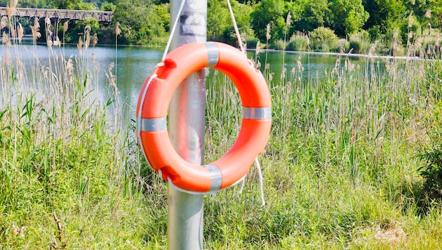Bei Oberndorf an der Salzach wird nach einer mutmaßlich vermissten Person Ausschau gehalten.