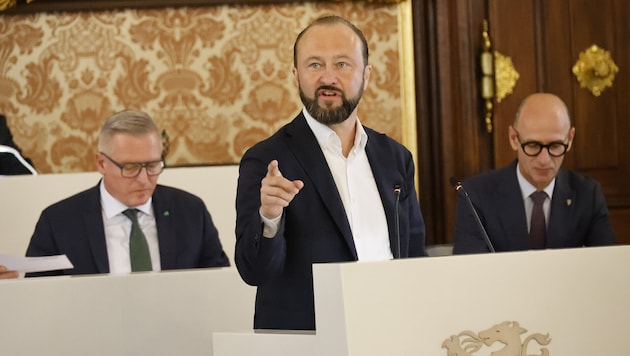 Heiße Debatte zwischen Mario Kunasek, Max Lercher und Willibald Ehrenhöfer (von links)