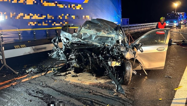 Das komplett demolierte Auto. Der Lenker hatte keine Überlebenschance.