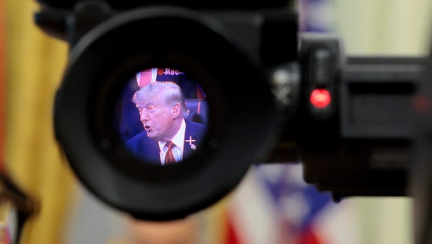 Um im Fokus der Aufmerksamkeit zu bleiben, startet Trump seinen eigenen TV-Kanal.