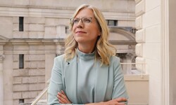 Grünen-Chefin Leonore Gewessler blickt hoffnungsfroh in den Herbst.