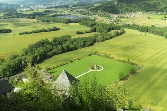 Semtainment verlässt die Schlosswiese Moosburg – Die Reise führt an den Fuß der Burg ...