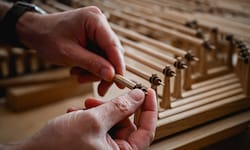 Orgeln haben eine feine Mechanik und bestehen überwiegend aus Holz