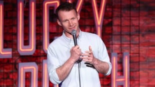 Lustig, zynisch und richtig schwarz-humorig: Niko Nagl, 35, tourt als „Antiheld“ durch ...