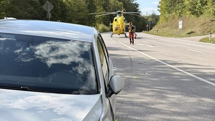 Die verletzte 41-Jährige wurde mit dem Notarzthubschrauber ins Uniklinikum Wiener Neustadt ...