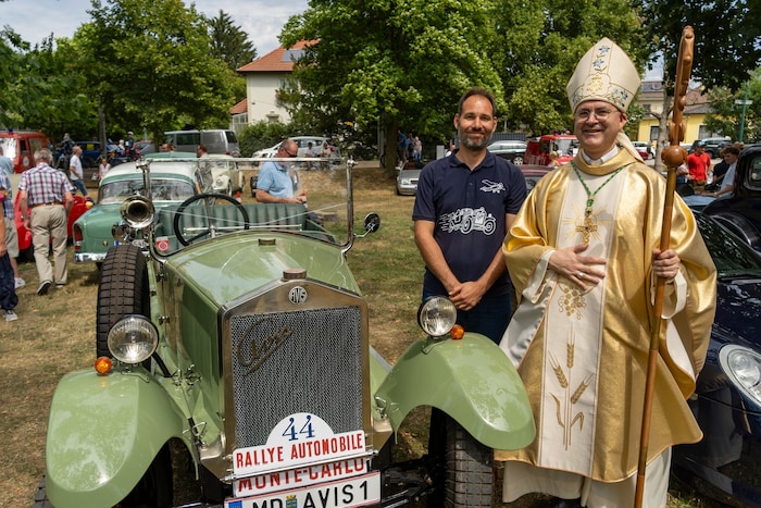 Beistand „von oben“ bei der Autoweihe in St. Christophen