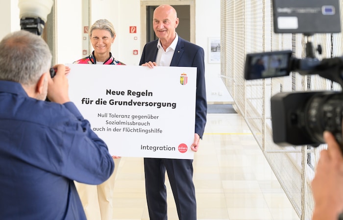 Cornelia Altreiter-Windsteiger ist Leiterin der Sozialabteilung beim Land und präsentierte mit ...