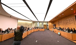 Im U-Ausschuss soll geklärt werden, ob es politische Einflussnahme bei den Ermittlungen rund um ...