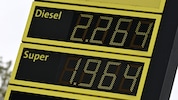 Die Spritpreisbremse beträgt aktuell 1,9 Cent je Liter und läuft Ende des Monats aus.