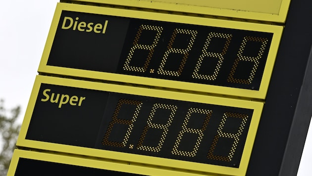Die Spritpreisbremse beträgt aktuell 1,9 Cent je Liter und läuft Ende des Monats aus.