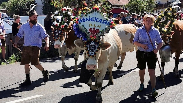 Keine große Inszenierung in Auffach, aber alle Jahre säumen Interessierte die Dorfstraße.