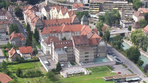 Graue Gemäuer: Der „Justizkomplex“ in Feldkirch mit Landesgericht und Justizanstalt.
